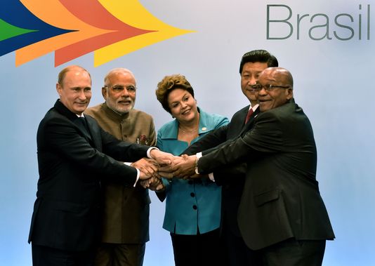 Les présidents russe, indien, brésilien, chinois et sud-africain au sommet des BRICS le 15 juillet (AFP/NELSON ALMEIDA).