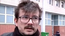 Luz après l'incendie criminel qui a dévasté les locaux de Charlie Hebdo en 2011 (capture d'écran)