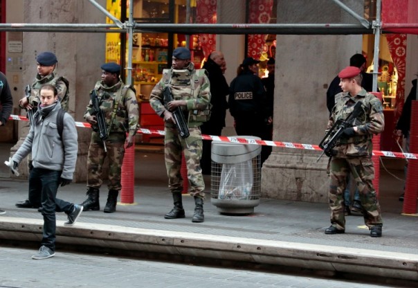A Nice, le 4 février, après l'agression de militaires devant un centre communautaire juif