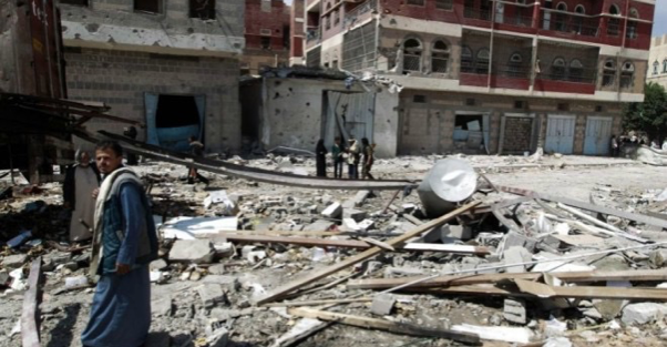 Hôpital Al-Thawra , Taïz, Yémen, bombardé quelques semaines après l'hôpital Haydan de MSF. Selon le Comité international de la Croix-Rouge, depuis le mois de mars 2015, la coalition saoudienne a bombardé plus de cent lieux de soins au Yémen.