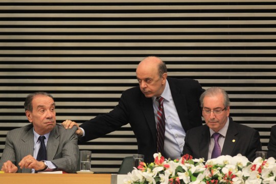 Le sénateur Aloysio Nunes (à gauche) avec le président de la Chambre des députés Eduardo Cunha (à droite) et le sénateur José Serra. Photo: Marcos Alves/Agencia O Globo/AP