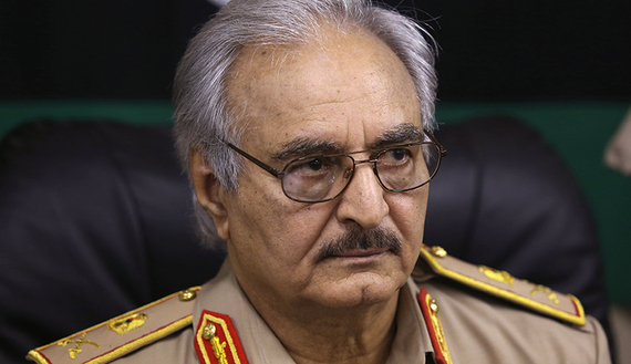Le général Khalifa Hifter parle durant une conférence de presse à Abyar, à l'est de Benghazi, le 31 mai 2014. (photo by REUTERS/Esam Omran Al-Fetori)
