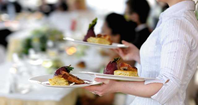13% des employeurs britanniques ont recours aux contrats zéro heure, une proportion qui passe à 45 % dans l'industrie de la restauration et du logement. - Shutterstock.com