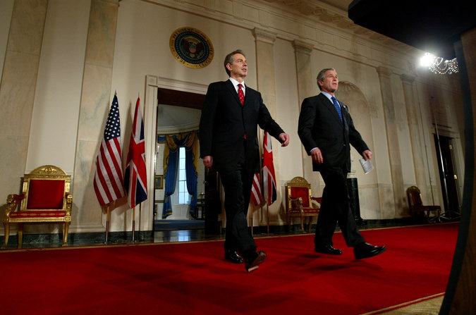 Le premier ministre Tony Blair, à gauche, à la Maison-Blanche avec le président George W. Bush, en janvier 2003. Doug Mills/The New York Times
