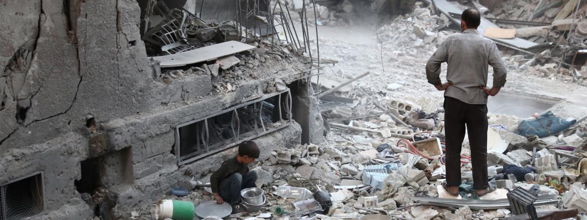 Douma, ville tenue par les rebelles à l'est de Damas, le 3 octobre. (ABD DOUMANY / AFP)