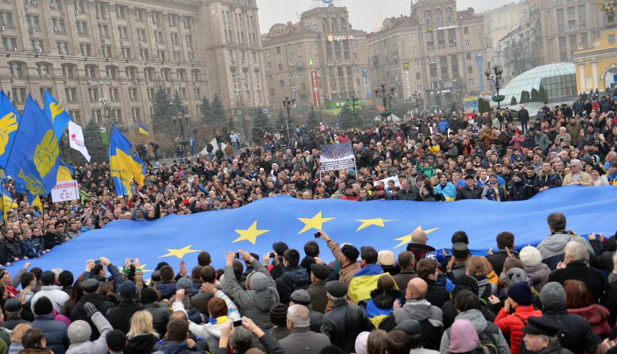 maidan euromaidan kiev ukraine protester manifestant pacifique