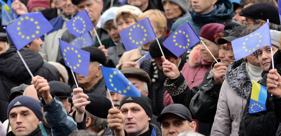 maidan euromaidan kiev ukraine protester manifestant pacifique