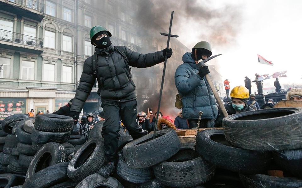 maidan euromaidan kiev ukraine protester manifestants fascistes néonazis nazis