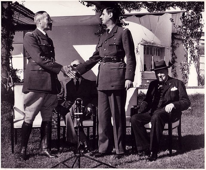 Général Giraud promue par Roosevelt pour tenter de contrer Charles de Gaulle Lhistoire vraie : il y a 50 ans, le 6 juin 1964, Charles de Gaulle refusait de commémorer «le débarquement des anglo saxons»