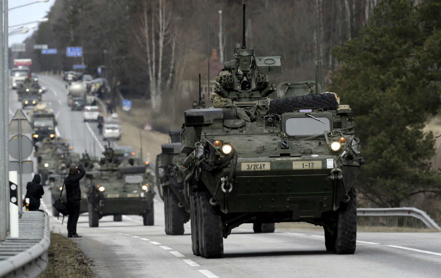 Le Congrès des États-Unis déclaré la guerre à la Russie  - Page 2 NATO_Estonia_rtr_img