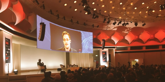 Intervention publique d'Edward Snowden à Berlin samedi soir via une connexion vidéo