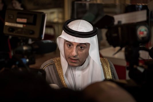 Le ministre des affaires étrangères Adel bin Ahmed Al-Jubeir parle à la presse après une réunion sur la Syrie au ministère des affaires étrangères à Paris. PHILIPPE LOPEZ / AFP