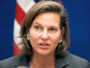 La secrétaire d'État adjointe aux affaires européennes, Victoria Nuland, qui soutint le coup ukrainien et aida à choisir les chefs issus de cette opération.