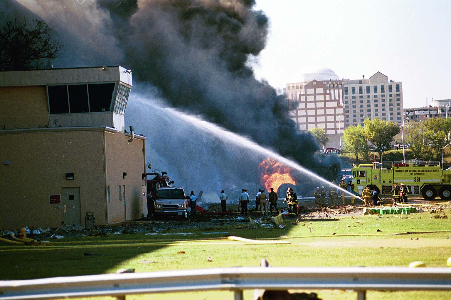 Нападение на самолет. Пентагон 11.09.2001. 11 Сентября 2001 года Пентагон. Теракт Пентагон 2001. Атака на Пентагон 11 сентября.