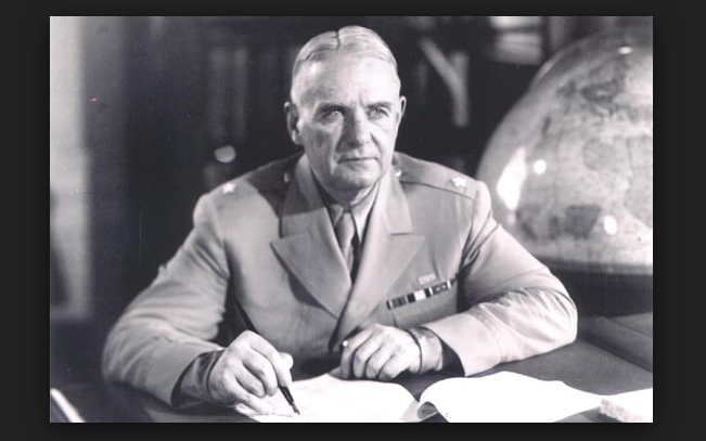 Bill Donovan, chef légendaire de l'OSS créé pendant la guerre, fut plus tard en charge d'orchestrer le projet de l'UE