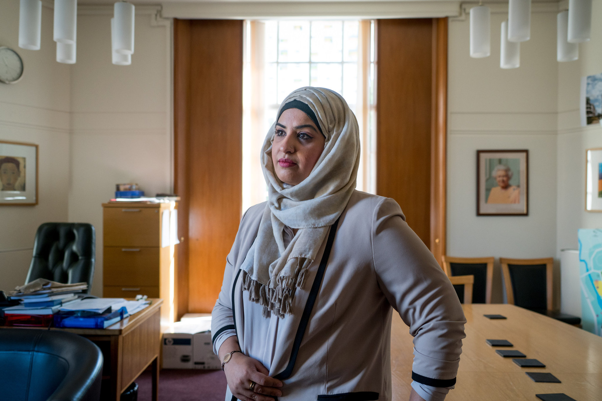 Saima Ashraf, 39 ans, à la mairie de Barking, à Londres, où elle travaille. Elle dit qu’elle n’aurait jamais pu accomplir en France ce qu’elle a construit à Londres en portant le voile. Credit Andrew Testa pour le New York Times