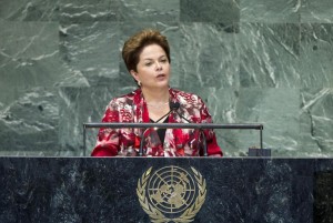 L'ancienne présidente du Brésil Dilma Rousseff devant l'Assemblée générale des Nations Unies. (Photo ONU par Marco Castro)