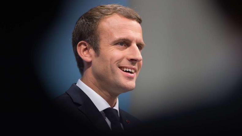 macron - Gouvernement Valls 2 ça va valser ! Macron ne vous offrira pas de macarons...:) - Page 6 Macron_10_0