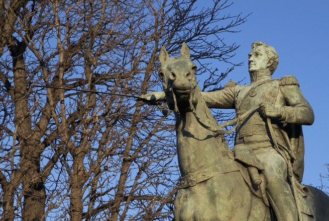 Venezuela: coup de projecteur sur les zones d´ombre médiatiques Statue-simon-bolivar-paris