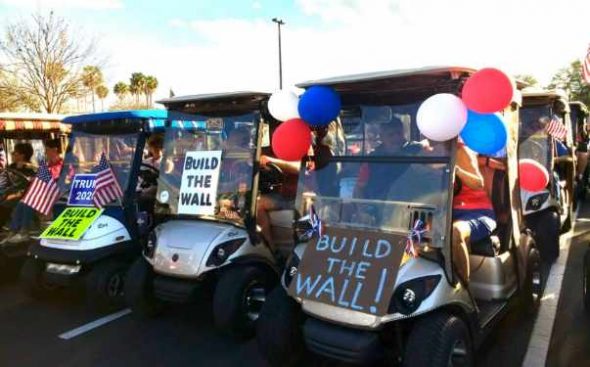 Rassemblement "Build the Wall" à The Villages, Floride, janvier 2019. (Whoisjohngalt, CC BY-SA 4.0, Wikimedia Commons)