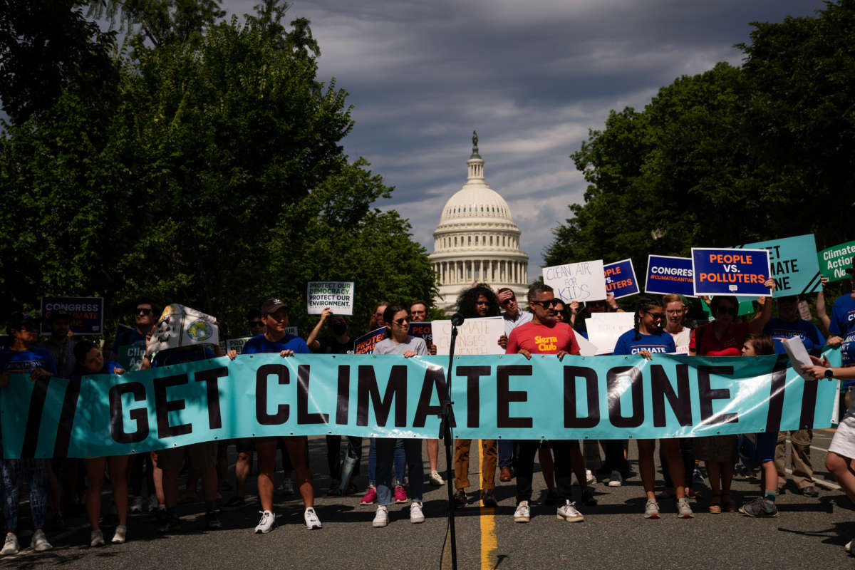 Noam Chomsky : « De puissantes forces réactionnaires empêchent toute politique climatique américaine »