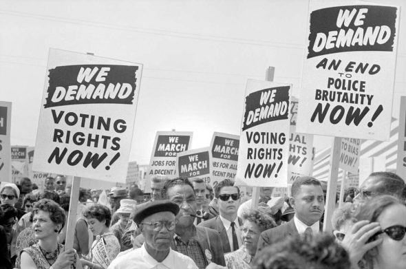60-ans-apr-s-la-marche-de-martin-luther-king-un-enfant-noir-sur